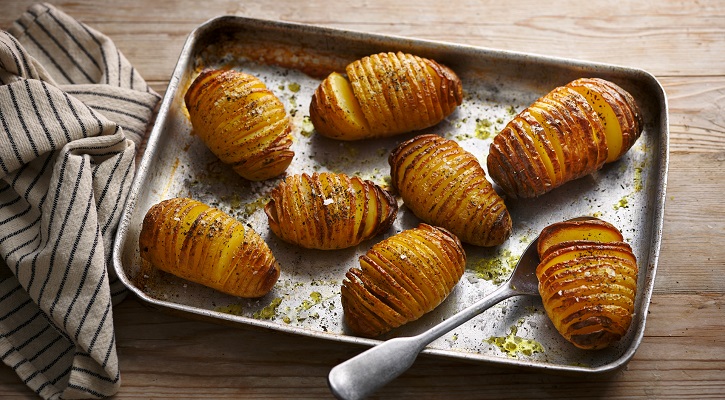 Hasselback roast potatoes